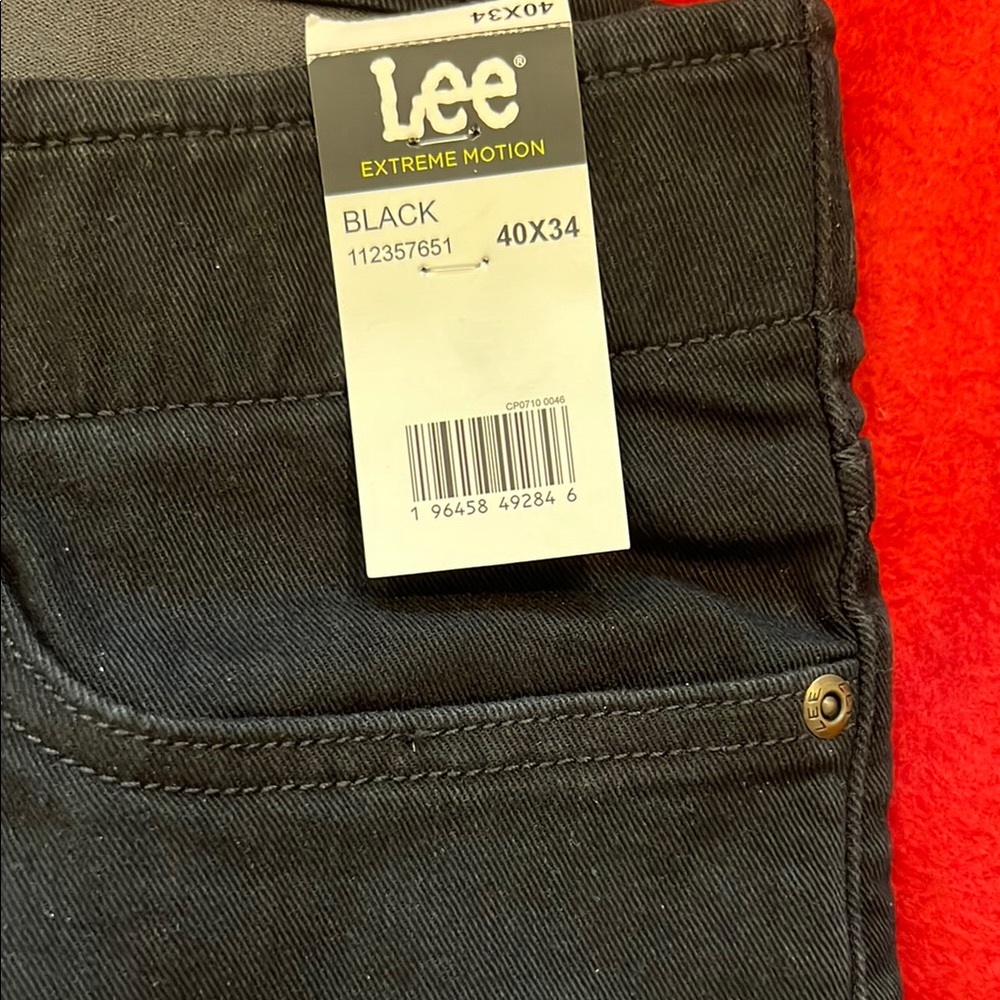 ONLY $10 Lee Men's Black Extreme Motion Relaxed Straight Jeans - Picture 3 of 6